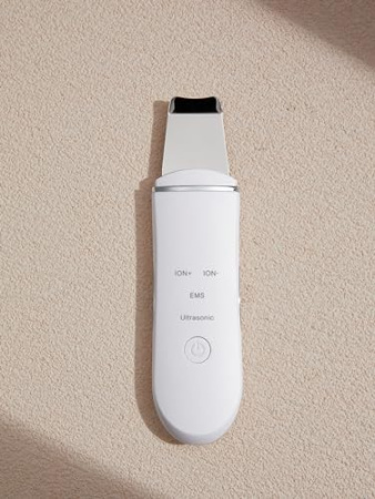 Global Fashion Ultrasonic Skin Cleaner – Deep Cleansing | C-105 Ultrasonic Skin Cleaner Close View Facial Device | جهاز تنظيف البشرة
Global Fashion Ultrasonic Skin Cleaner – Deep Cleansing | C-105 Face Scrubber Detailed View Deep Cleansing | جهاز تقشير البشرة