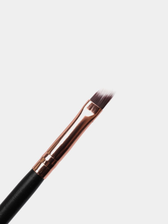 Rose Gold Foundation, Concealer, Powder, Blush and Eyeshadow Brush Close Up - High Density Synthetic Vegan Bristles | فرش مكياج احترافية شعيرات ناعمة