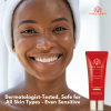 Vitamin E skincare set close up youthful glow finish مجموعة عناية بالبشرة لقطة مقربة
