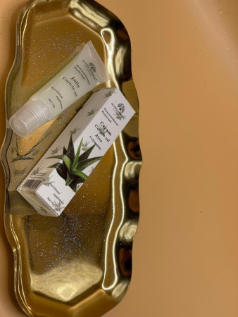 Cuticle Oil Cream – Nail & Cuticle Care | Aloe + Vitamin Cuticle Oil Close View Nail Care | زيت الكيوتكل
Cuticle Oil Cream – Nail & Cuticle Care | Aloe + Vitamin Nail Oil Detailed View Moisturizing Treatment | زيت الاظافر