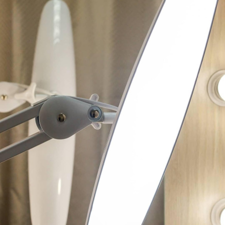 LED Nail Desk Lamp with Clamp – Adjustable Arm, Shadowless Light LED Nail Desk Lamp Close View Adjustable Light | مصباح اظافر
LED Nail Desk Lamp with Clamp – Adjustable Arm, Shadowless Light Professional Nail Lamp Detailed View Beauty Light | اضاءة مناكير